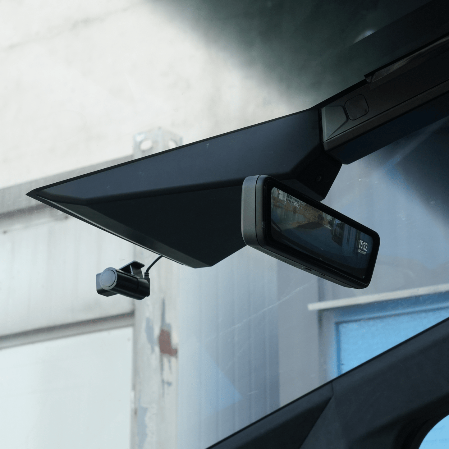 Tesla Cybertruck Streaming Rearview Mirror - CyberGearcoCyberGearco